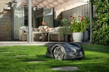AM305E NERA   határolóhuzal nélküli robotfűnyíró 4.Kép